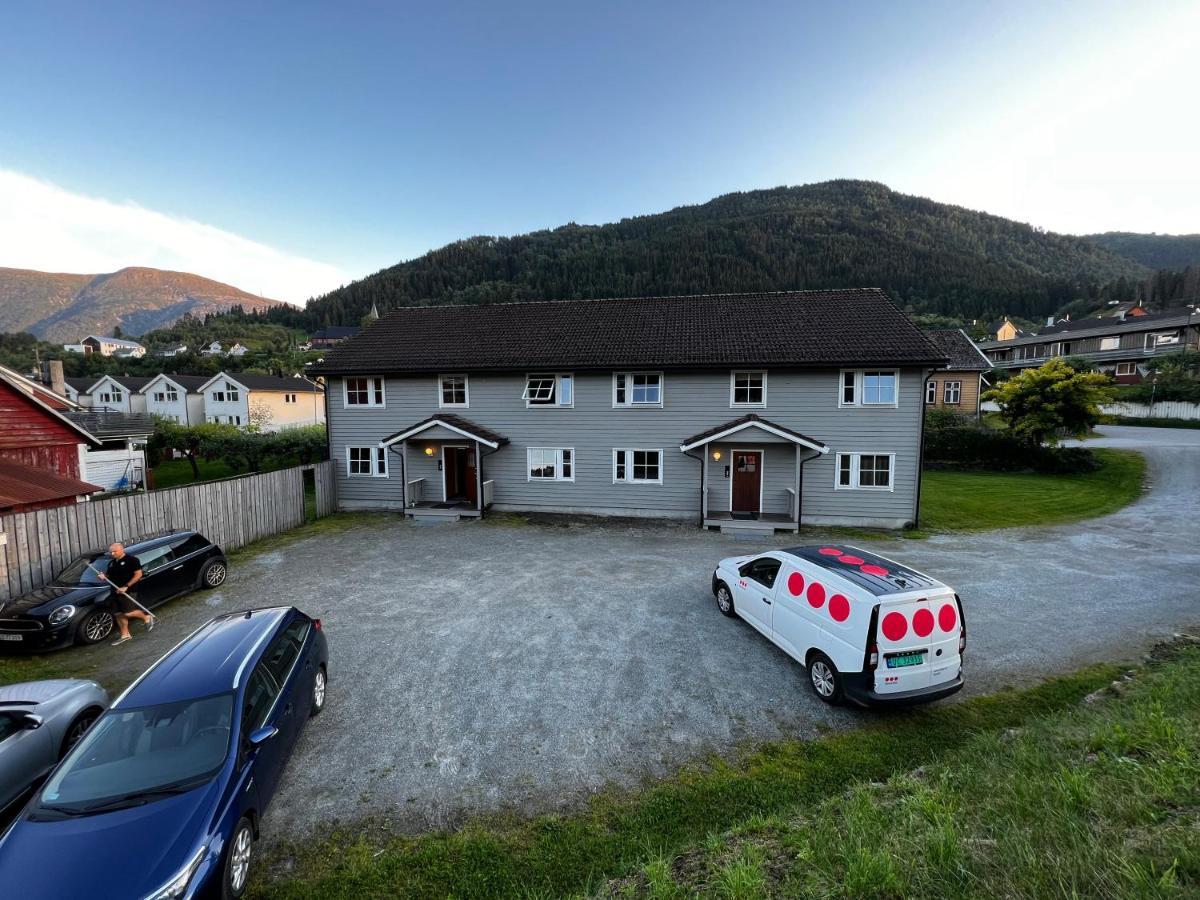 Privat Rom I Leilighet Hotel Sogndal Ngoại thất bức ảnh
