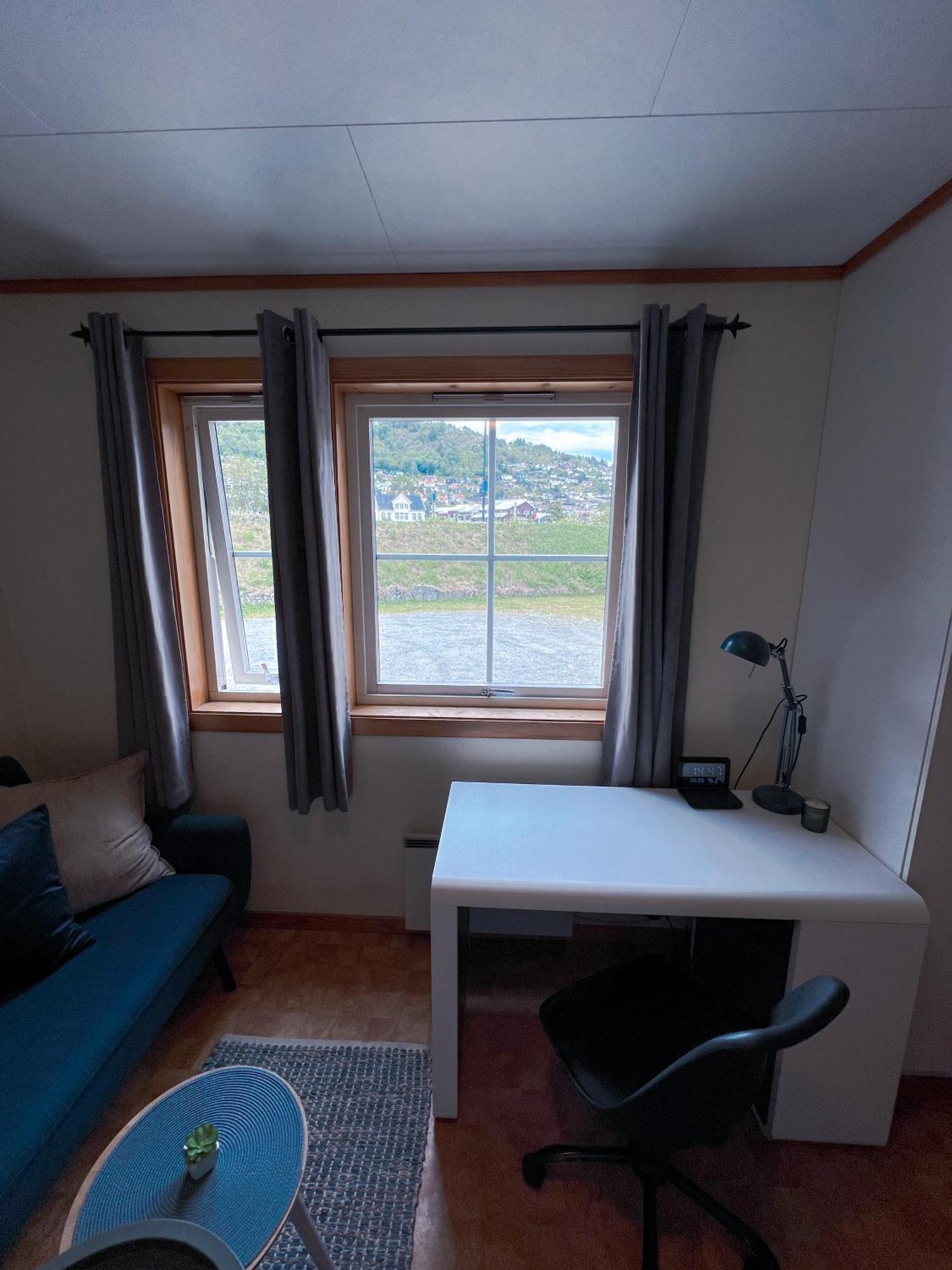 Privat Rom I Leilighet Hotel Sogndal Ngoại thất bức ảnh